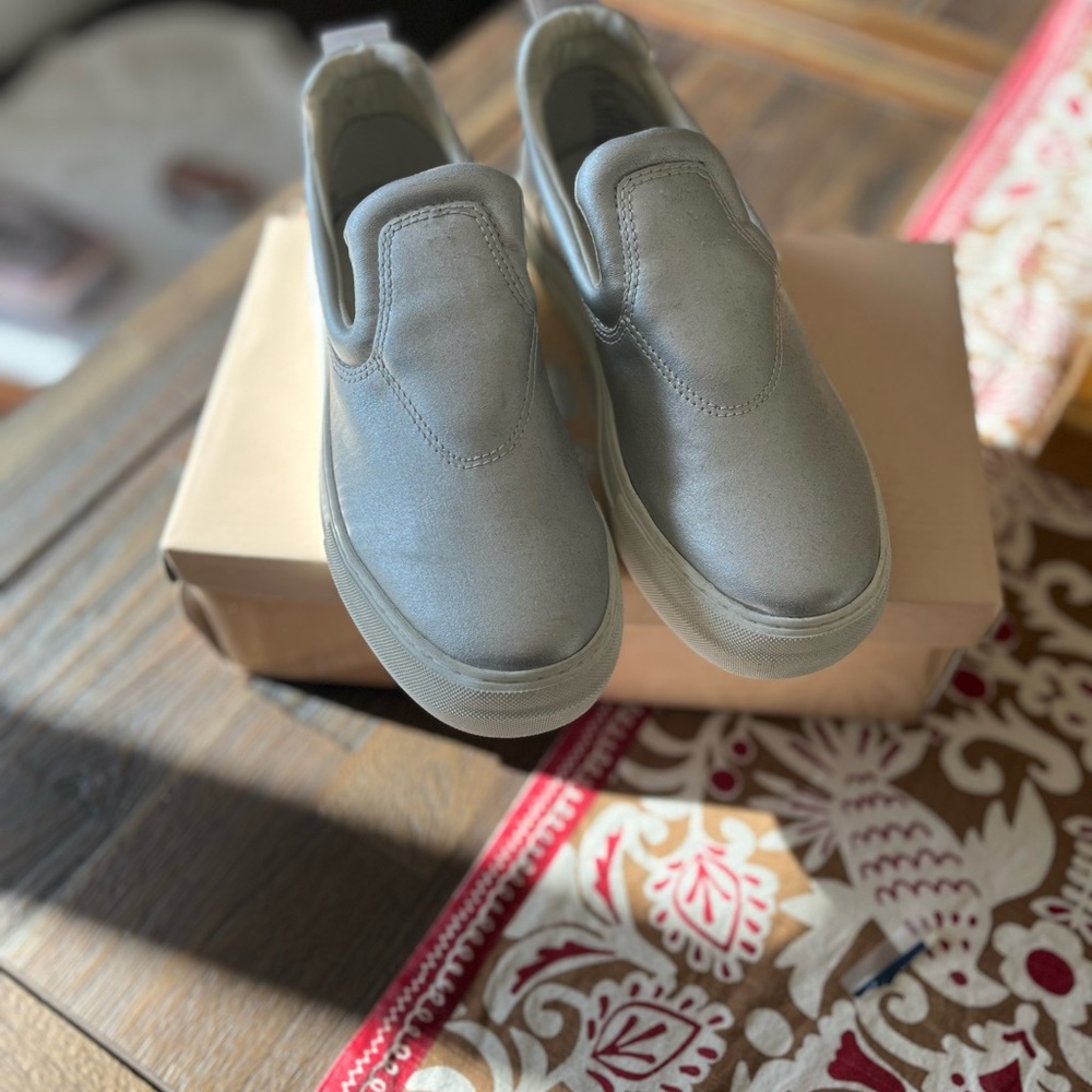 Steve Madden Silver Slip On Sneakers Sz 7 - Picture 9 of 10